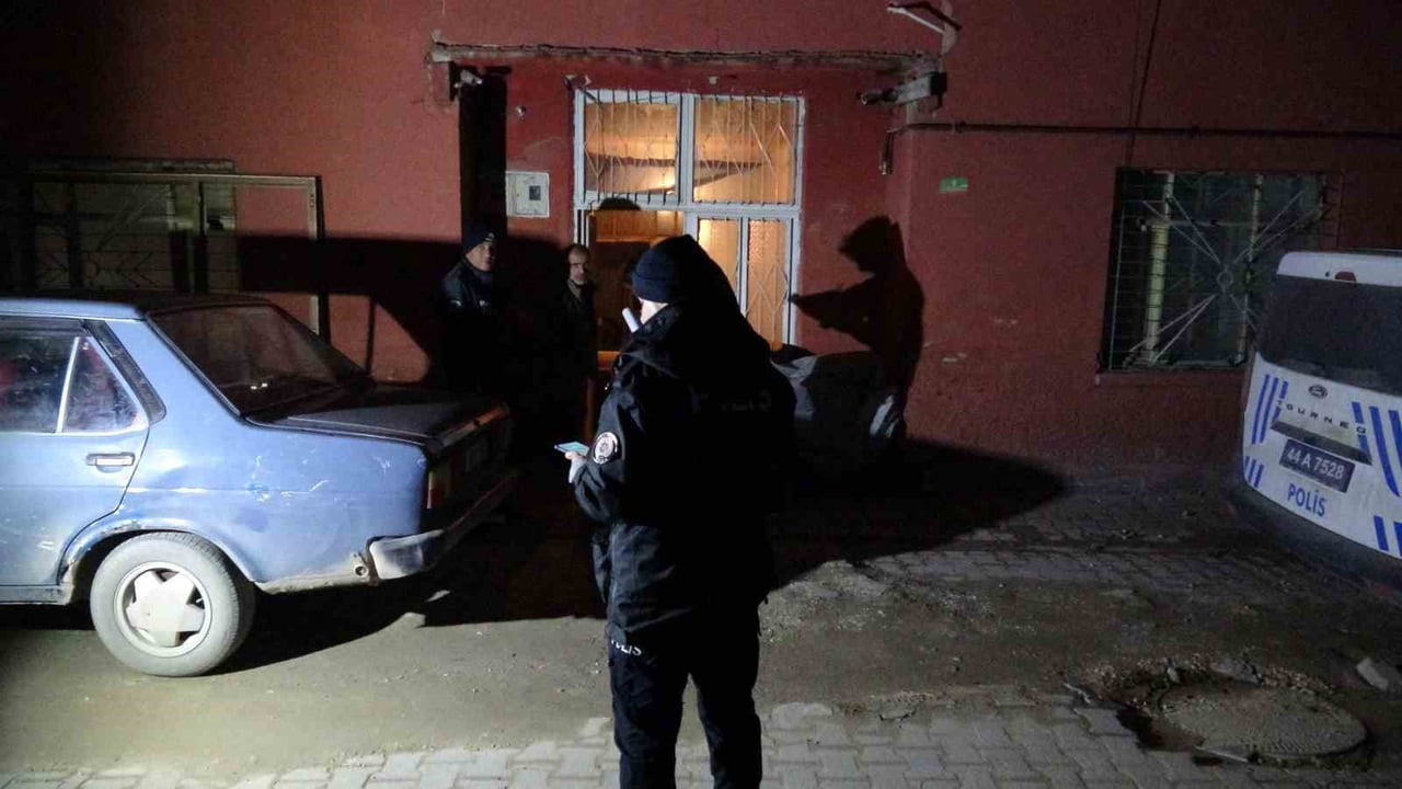 DUŞA GİREN GENÇ KARBONMONOKSİT GAZINDAN ZEHİRLENDİ