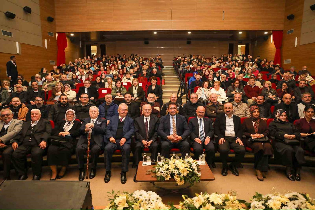 DÜZCE BELEDİYESİ, TÜRK SANAT MÜZİĞİNİN YAŞAYAN EFSANESİ AMİR ATEŞ’İ SANATSEVERLER İLE...