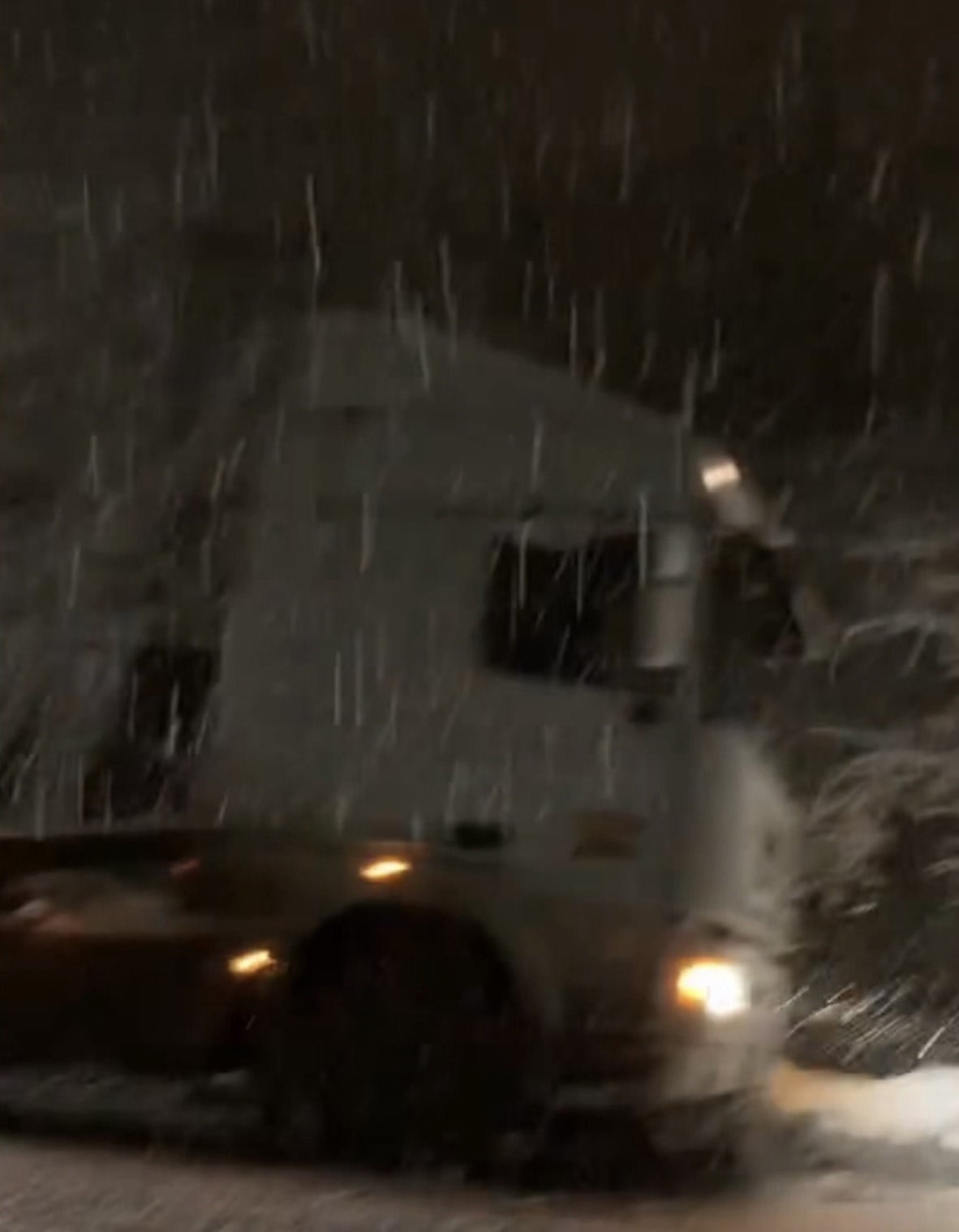 DÜZCE’DE HEM BOLU DAĞI’NDA HEM KABALAK RAMPASINDA HEM DE YIĞILCA YOLUNDA 3 FARKLI TIR MAKASLADI....