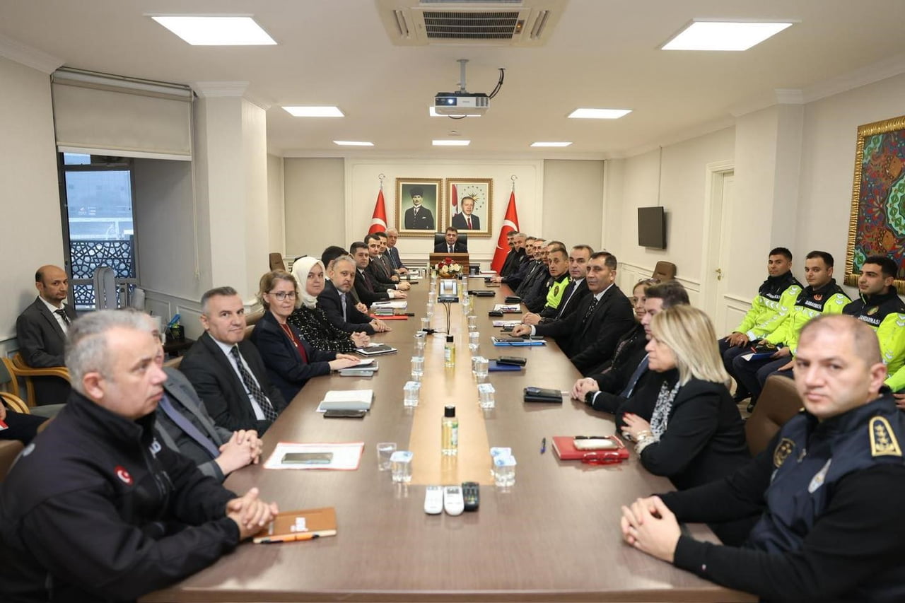 DÜZCE’DE VALİ SELÇUK ASLAN BAŞKANLIĞINDA YILBAŞI TEDBİRLERİ KOORDİNASYON TOPLANTISI...