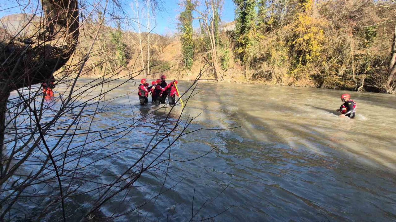 DÜZCE MELEN ÇAYI, SAR ARAMA KURTARMA DERNEĞİ'NİN NEFES KESEN TATBİKATINA SAHNE OLDU.