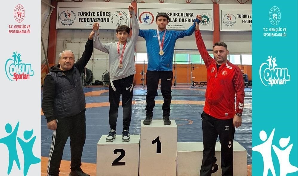 DÜZCE ÖZKAN OLCAY SPOR SALONU'NDA OKUL SPORLARI GENÇ A VE GENÇ B ERKEK GÜREŞ MÜSABAKALARI...