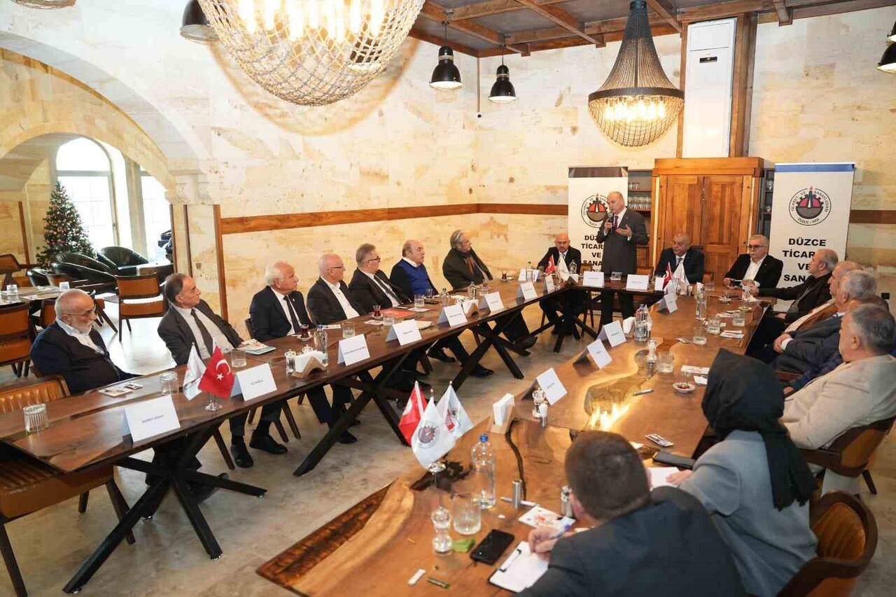 DÜZCE TİCARET VE SANAYİ ODASI (DTSO) YÜKSEK İSTİŞARE KURULU DÜZENLENEN TOPLANTIDA BİR ARAYA...