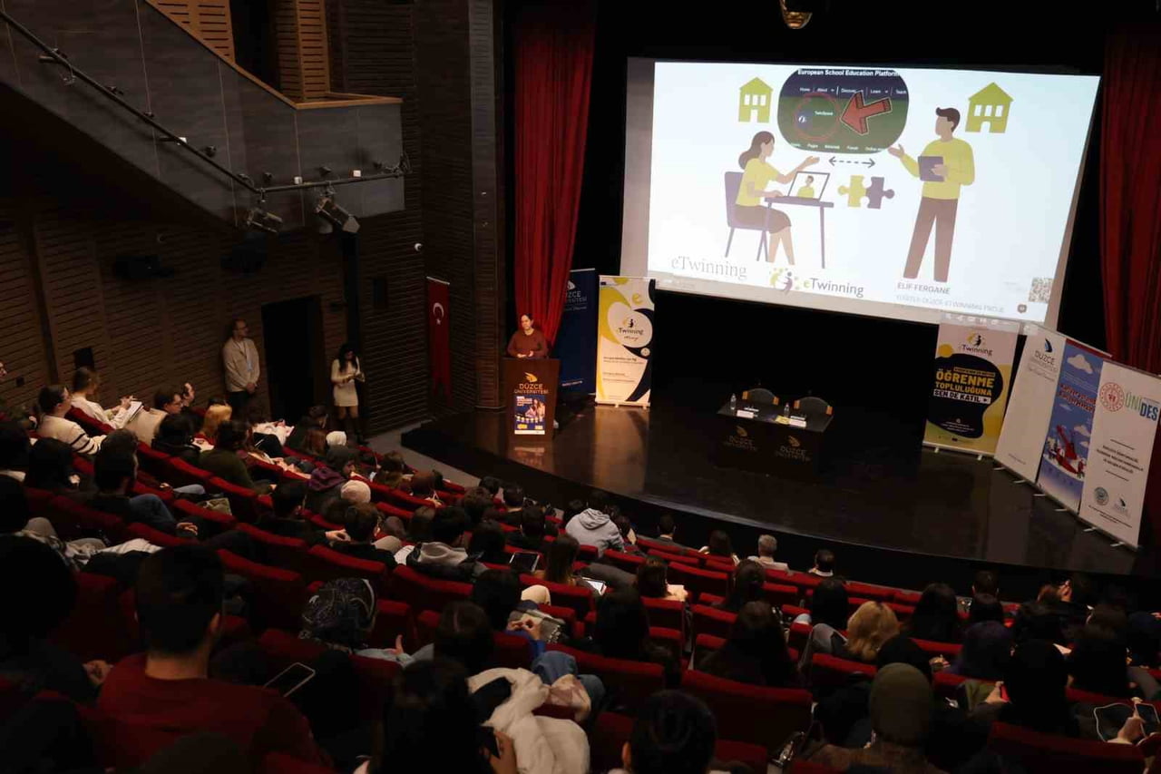 DÜZCE ÜNİVERSİTESİ’NDE “ELT DAYS: MESLEKİ GELİŞİM VE FARKINDALIK EĞİTİMLERİ” ATÖLYE ÇALIŞMASI...