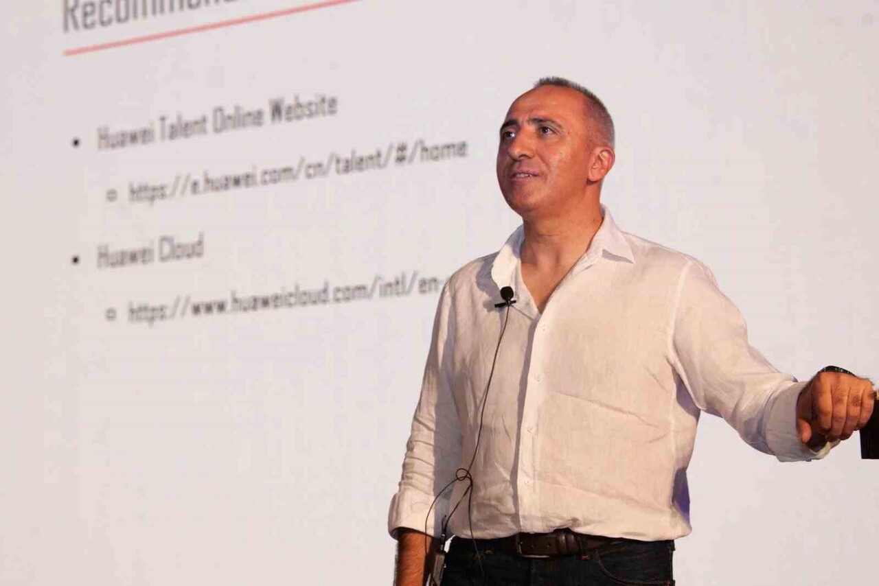 EBYÜ’DE "HUAWEİ DAY" ETKİNLİĞİ KAPSAMINDA YAPAY ZEKA VE ICT SUNUMU GERÇEKLEŞTİRİLDİ