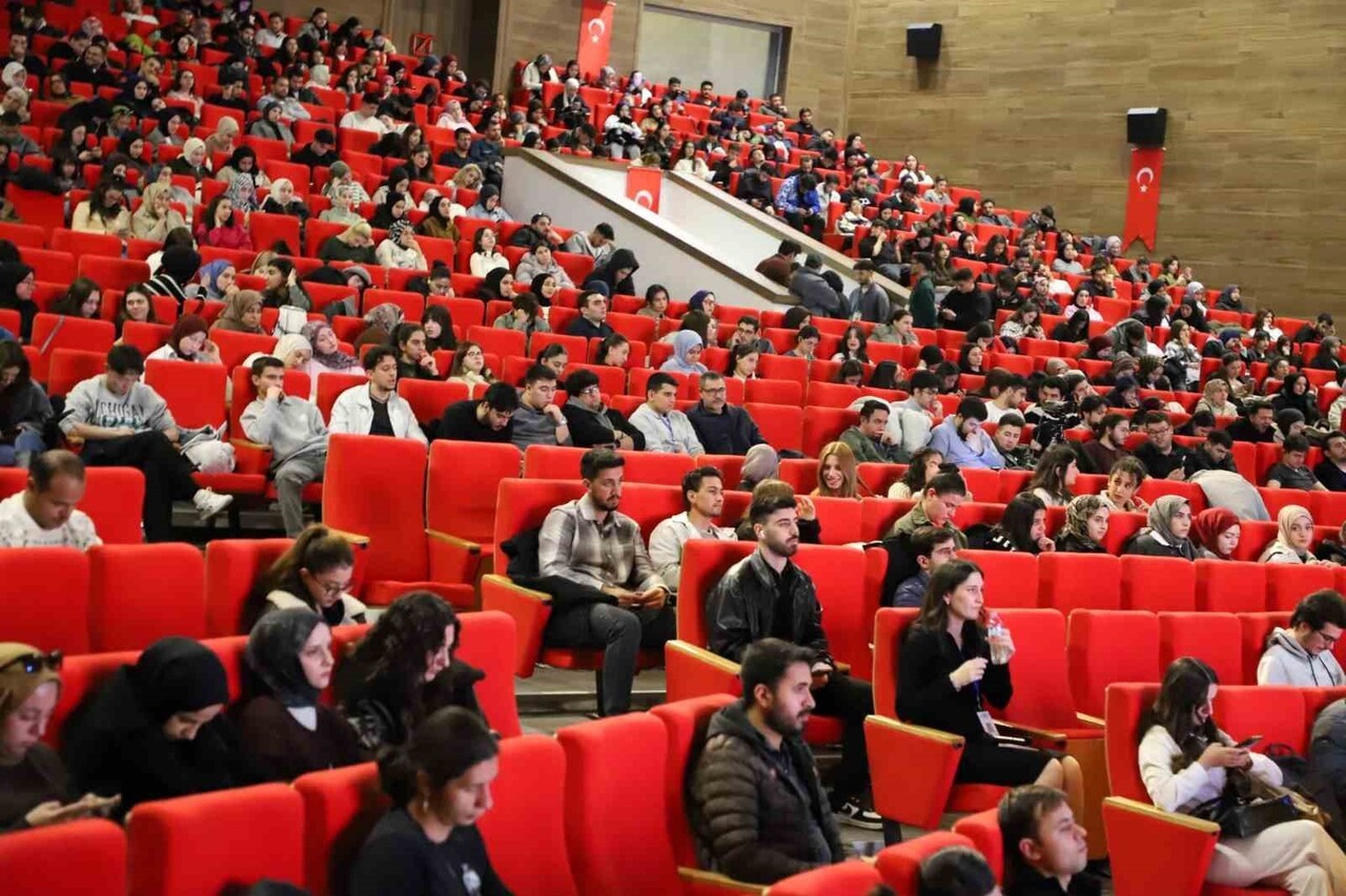 EBYÜ’DE "HUAWEİ DAY" ETKİNLİĞİ KAPSAMINDA YAPAY ZEKA VE ICT SUNUMU GERÇEKLEŞTİRİLDİ