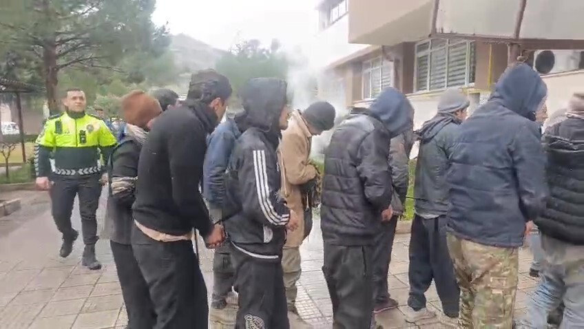 EDİNİLEN BİLGİYE GÖRE, DOĞU İLERİNDEN İSTANBUL'A DOĞRU GİTMEKTE OLAN BİR TIR, AMASYA MERKEZ TAŞOVA...