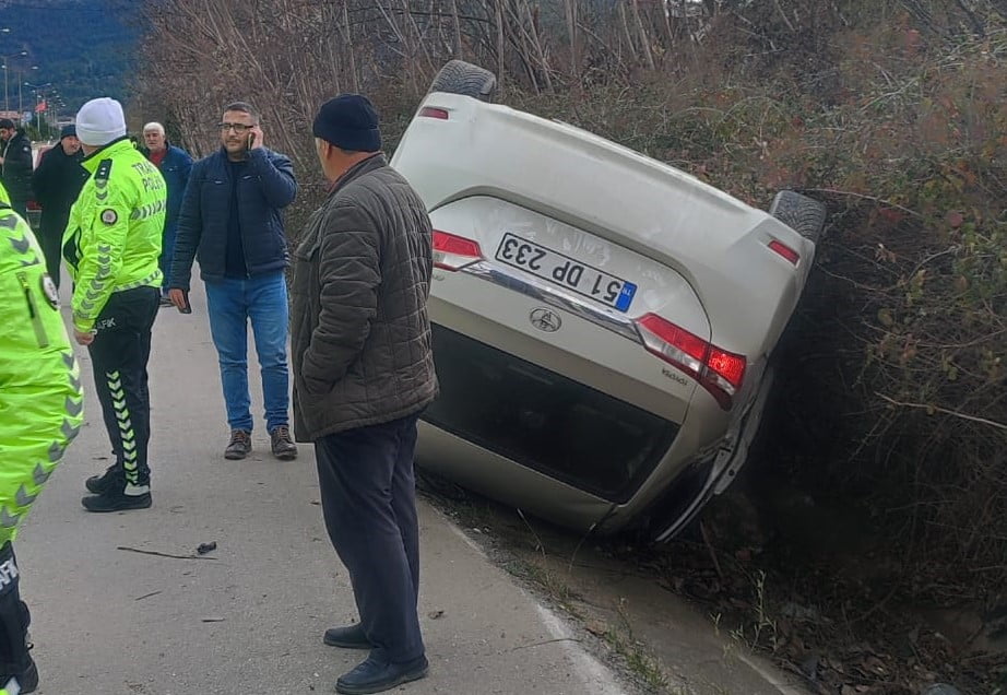 EDİNİLEN BİLGİYE GÖRE, KERİM K. İDARESİNDEKİ 51 DP 233 PLAKALI OTOMOBİL, GÖLLÜ BAĞLARI MAHALLESİ...