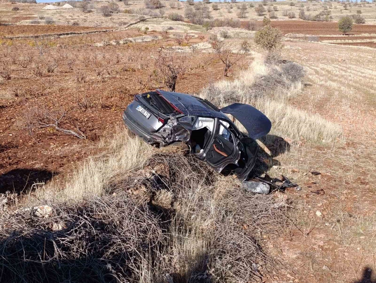 EDİNİLEN BİLGİYE GÖRE, ÖMERLİ-MİDYAT KARA YOLUNDA SÜRÜCÜSÜNÜN İSMİ ÖĞRENİLEMEYEN 47 ADB 751...