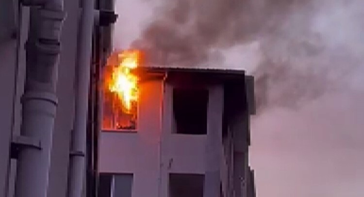 EDİRNE’DE BİR APARTMAN DAİRESİNDE ÇIKAN ÇATIYA SIÇRADI.