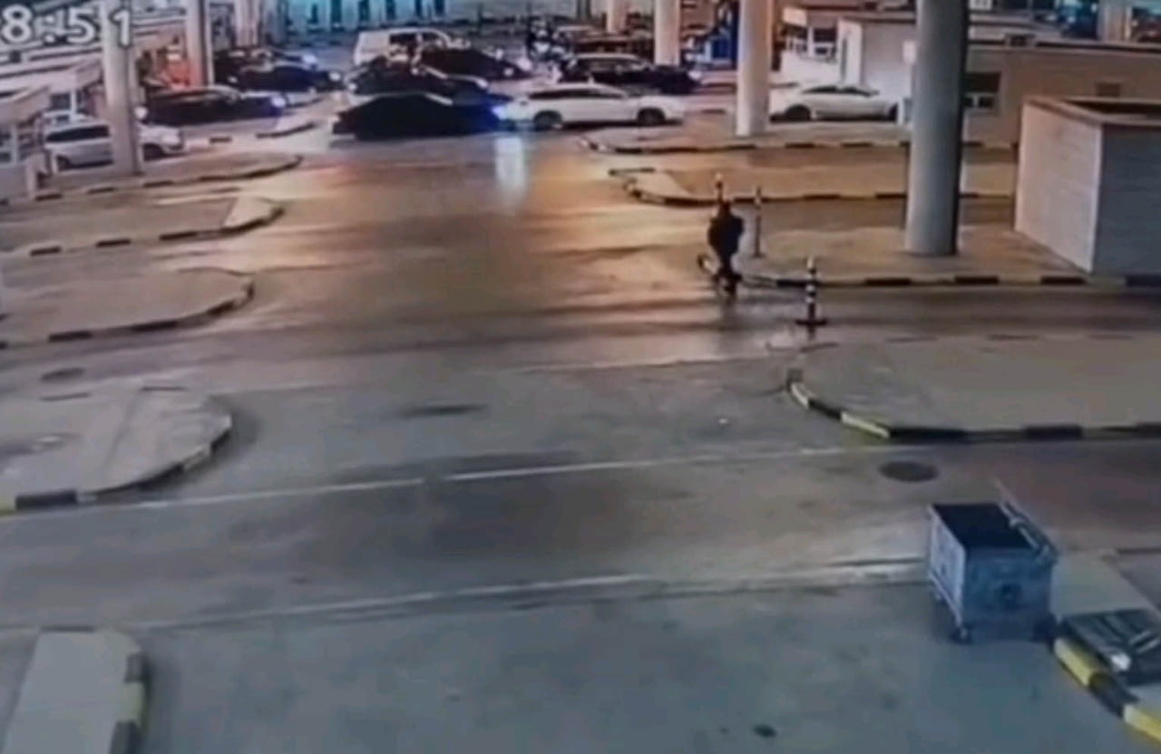 EDİRNE’DE KAPIKULE GÜMRÜK KAPISI’NDA GÖREV YAPAN BİR GÜMRÜK MEMURU, ARAÇ KONTROLÜ SIRASINDA İKİ...