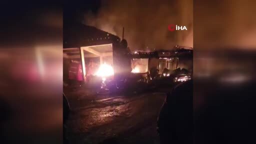 Edirne’de köy alevlere teslim oldu: 2 Biçerdöverler, 2 otomobil ve ev yandı