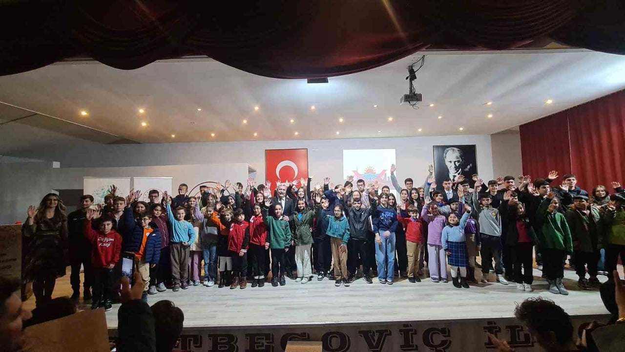 EFELER İLÇE MİLLİ EĞİTİM MÜDÜRLÜĞÜ TARAFINDAN DÜZENLENEN İLÇE ÖĞRENCİ MECLİSİ AÇILIŞ PROGRAMI'NDA...