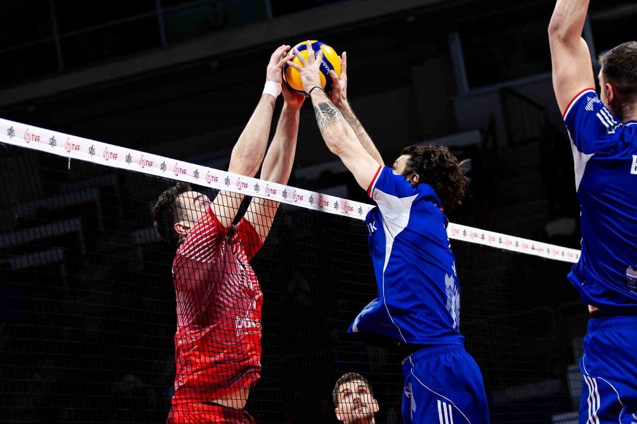 EFELER LİGİ 2025-2026 SEZONUNUN 10. HAFTASINDA HALKBANK, DEPLASMANDA ZİRAAT BANKKART'I 3-0 MAĞLUP...