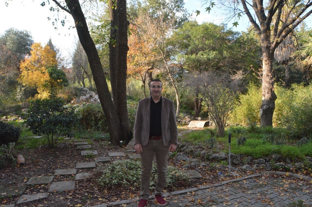 EGE ÜNİVERSİTESİ BOTANİK BAHÇESİ VE HERBARYUM ARAŞTIRMA VE UYGULAMA MERKEZİ MÜDÜRÜ PROF. DR. HASAN...