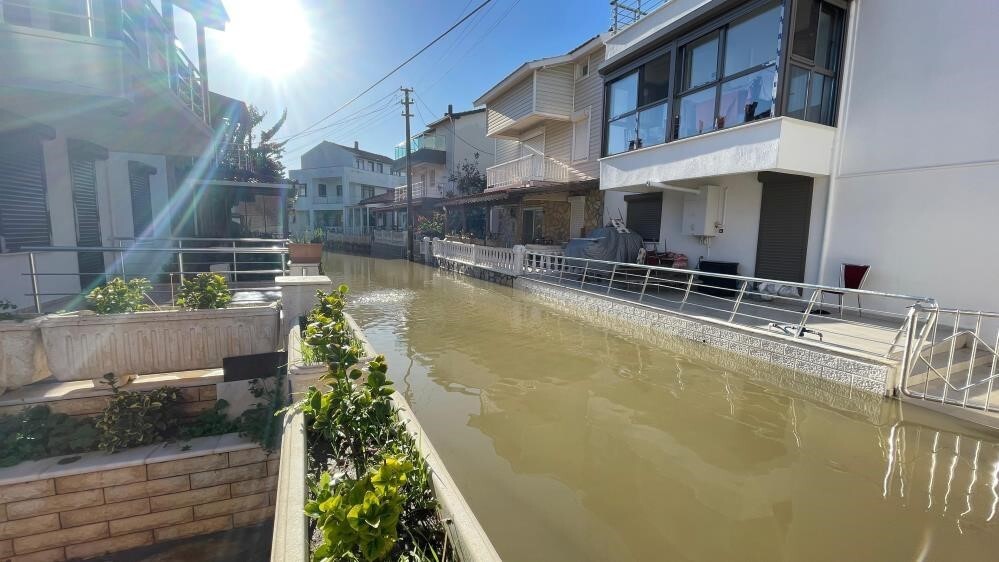 EKİM AYINDA YAŞANAN SEL FELAKETİNDE BİR KİŞİNİN HAYATINI KAYBETTİĞİ, EV VE İŞ YERLERİNİN ÇAMURA...