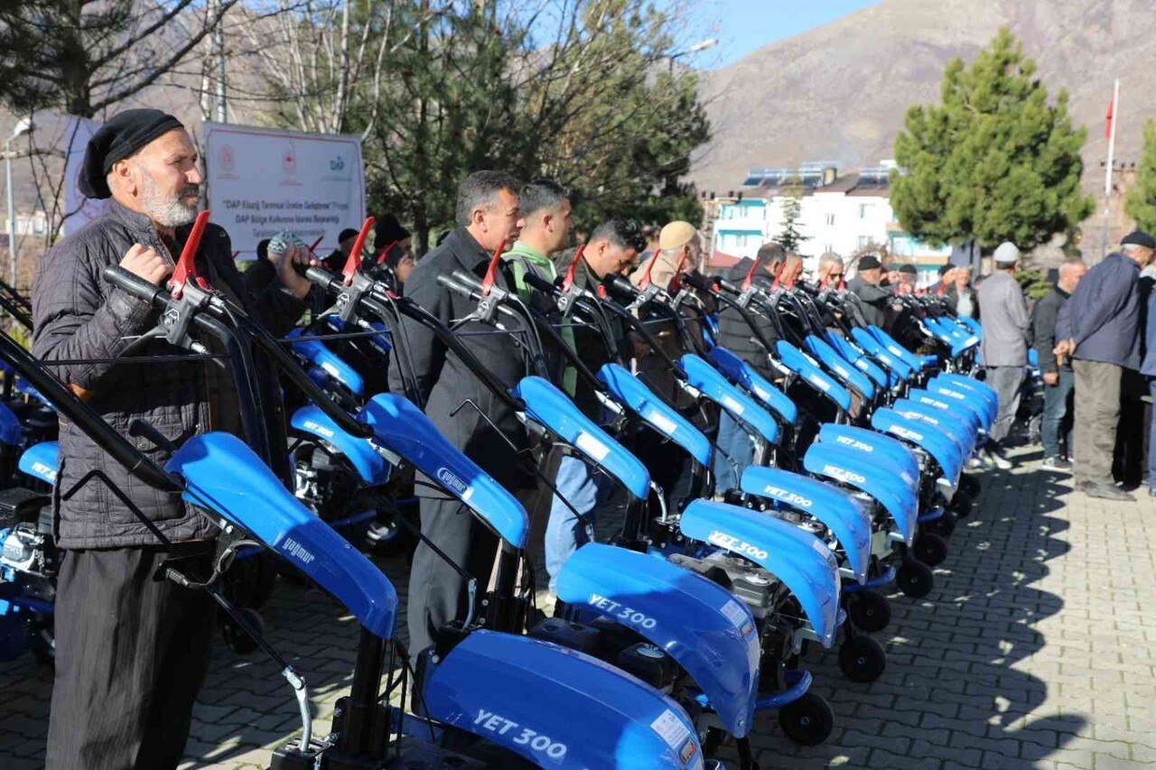 ELAZIĞ'IN ARICAK İLÇESİNDE ‘TARIMSAL ÜRETİM GELİŞTİRME' PROJESİ ÇERÇEVESİNDE 65 ÜRETİCİYE ÇAPA...