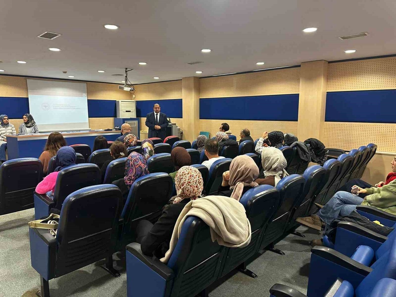 ELAZIĞ’DA BİRİNCİ BASAMAK SAĞLIK HİZMETLERİ TEMEL EĞİTİMLERİ KONULU SEMİNER