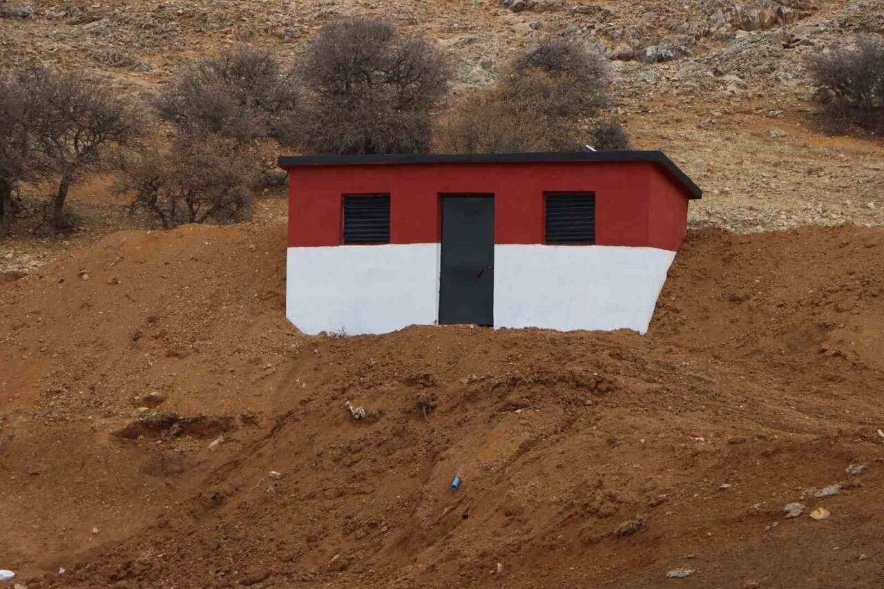 ELAZIĞ İL ÖZEL İDARESİ TARAFINDAN KEBAN İLÇESİNE BAĞLI 3 KÖYDE İÇME SUYU BORU HATLARI YENİLENEREK...