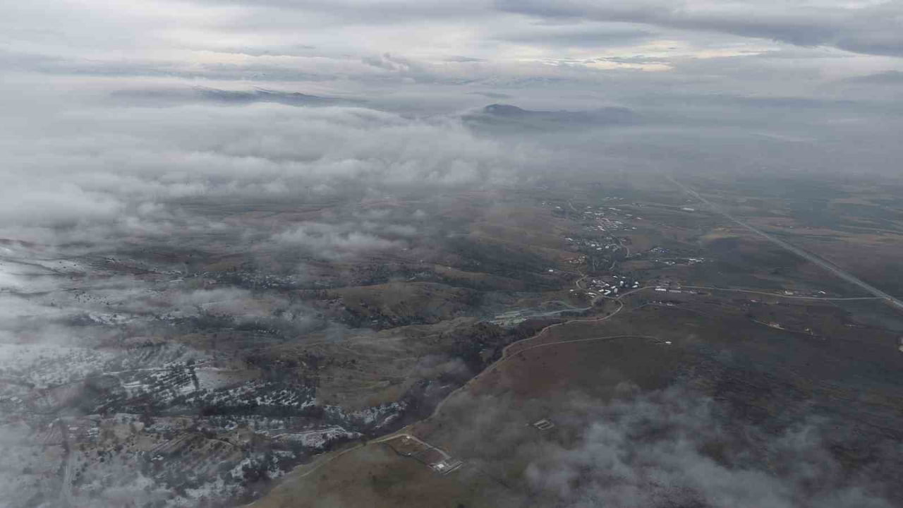 ELAZIĞ’IN 4 BİN YILLIK HARPUT MAHALLESİ’NDE KAR YAĞIŞI BAŞLADI. HARPUT’A BAĞLI NURALI KÖYÜ’NDE...