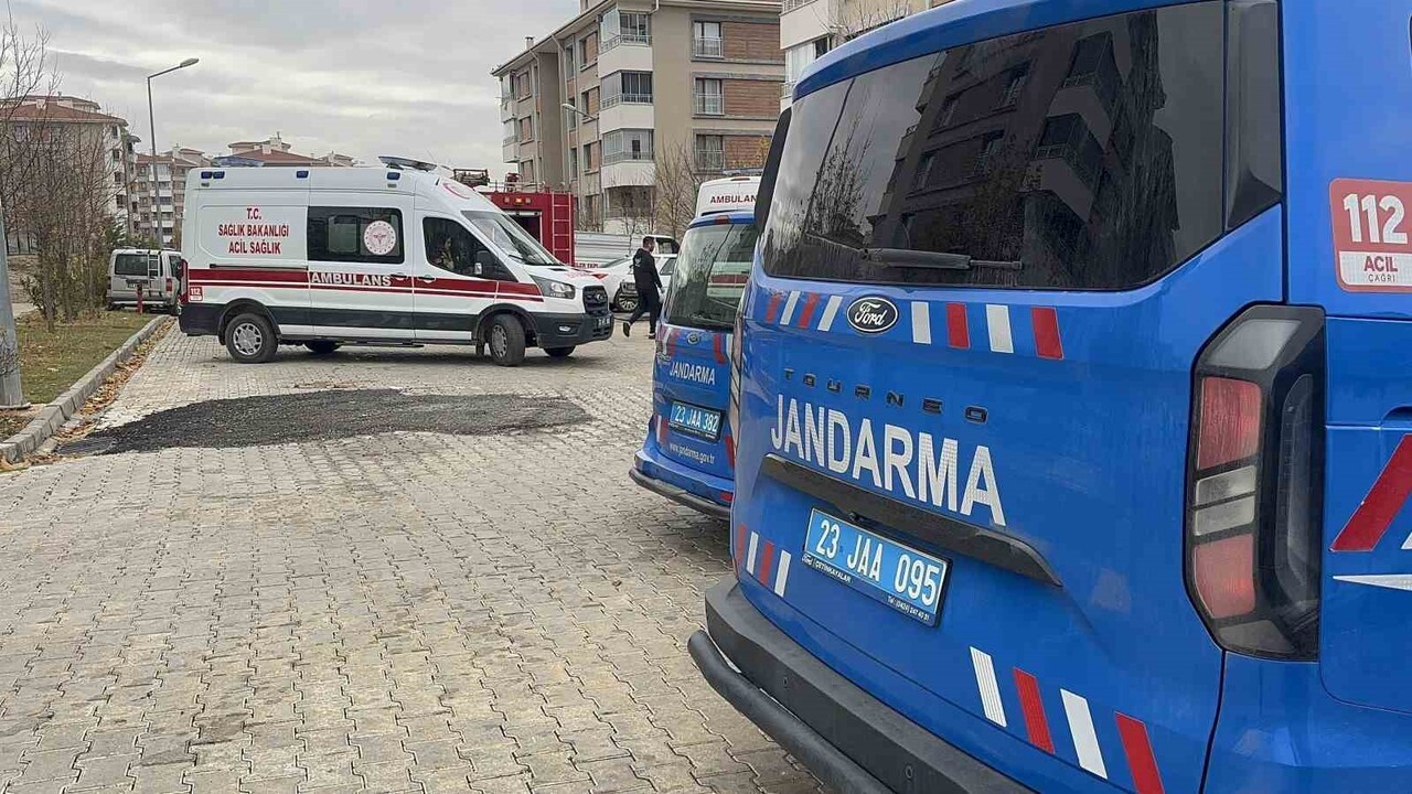 ELAZIĞ MERKEZ GÜNEYKENT MAHALLESİ’NDEKİ BİR EVDE ÇIKAN YANGIN KORKUYA NEDEN OLDU. DUMANDAN...