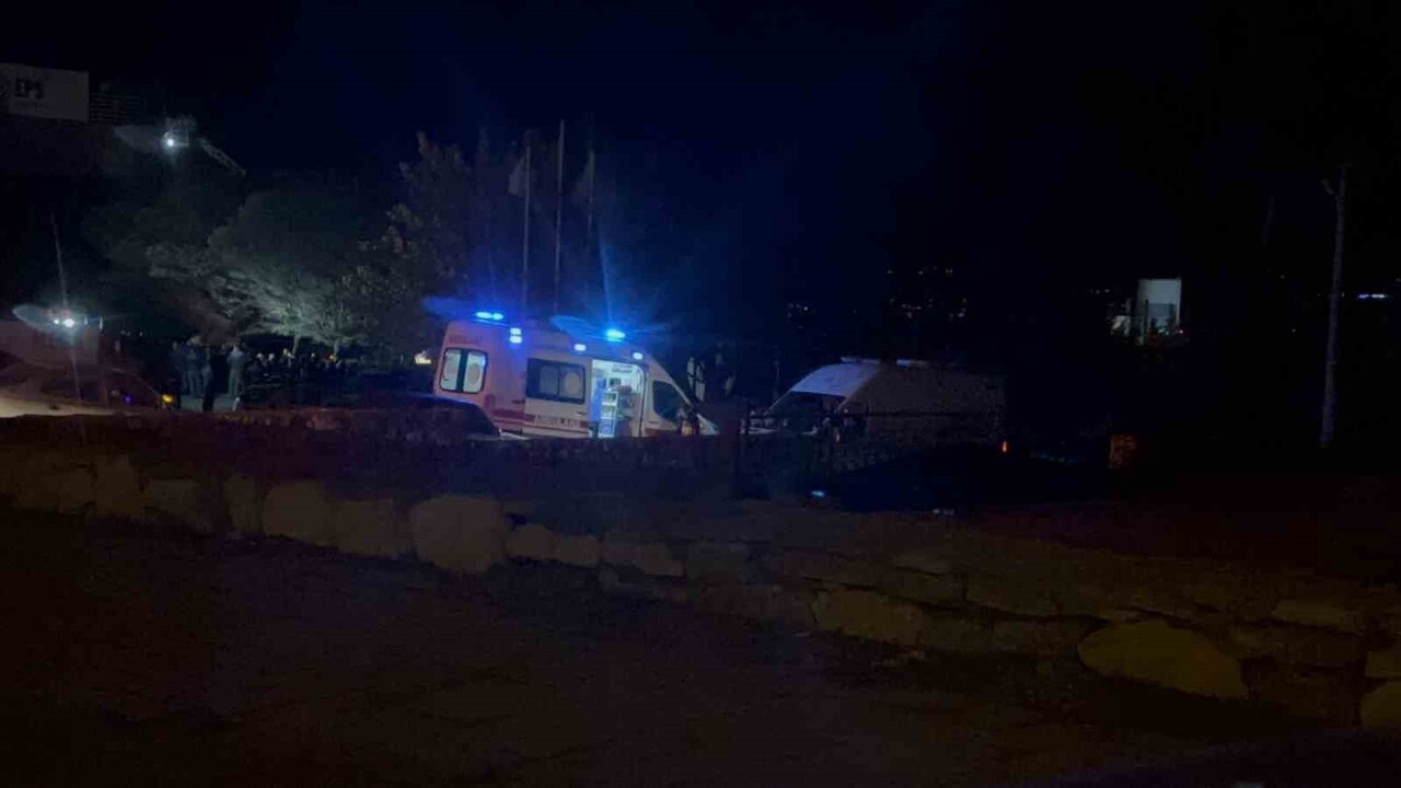 ELAZIĞ ORGANİZE SANAYİ BÖLGESİ’NDE BİR YALITIM FABRİKASINDA ÇIKAN YANGIN, İTFAİYE EKİPLERİNİN...