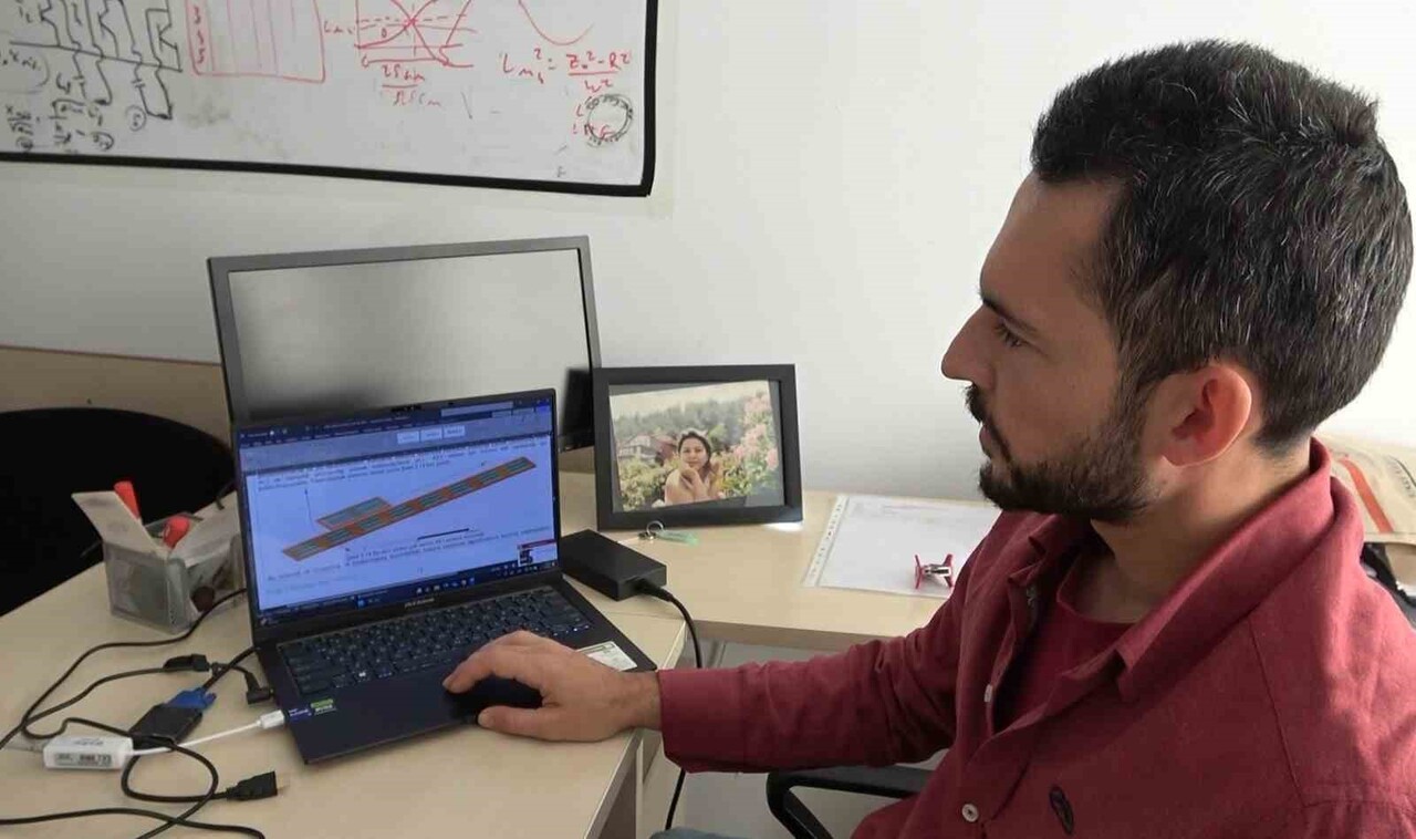 ELEKTRİK ELEKTRONİK MÜHENDİSLİĞİ BÖLÜMÜ ÖĞRETİM ÜYESİ DOÇ. DR. ALİ AĞÇAL’IN YÜRÜTÜCÜLÜĞÜNÜ...