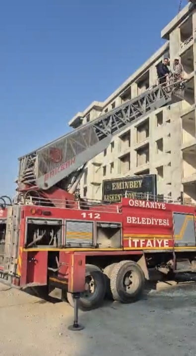 ELEKTRİK KESİNTİSİ NEDENİYLE İSKELEDE MAHSUR KALAN İŞÇİLER KURTARILDI