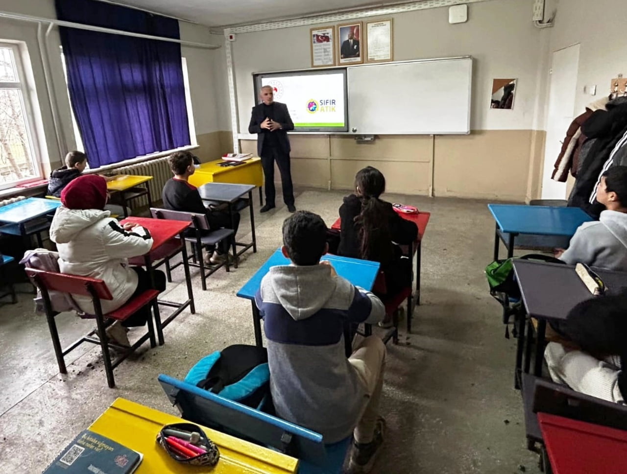 EMET ÖRENCİK İLKOKULUNDA SIFIR ATIK EĞİTİMİ VERİLDİ
