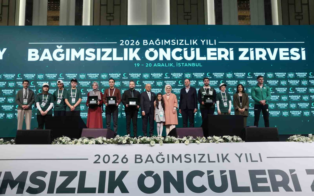 EMİNE ERDOĞAN, TÜRKİYE YEŞİLAY CEMİYETİ TARAFINDAN ŞİŞLİ'DE BİR OTELDE DÜZENLENEN BAĞIMSIZLIK...