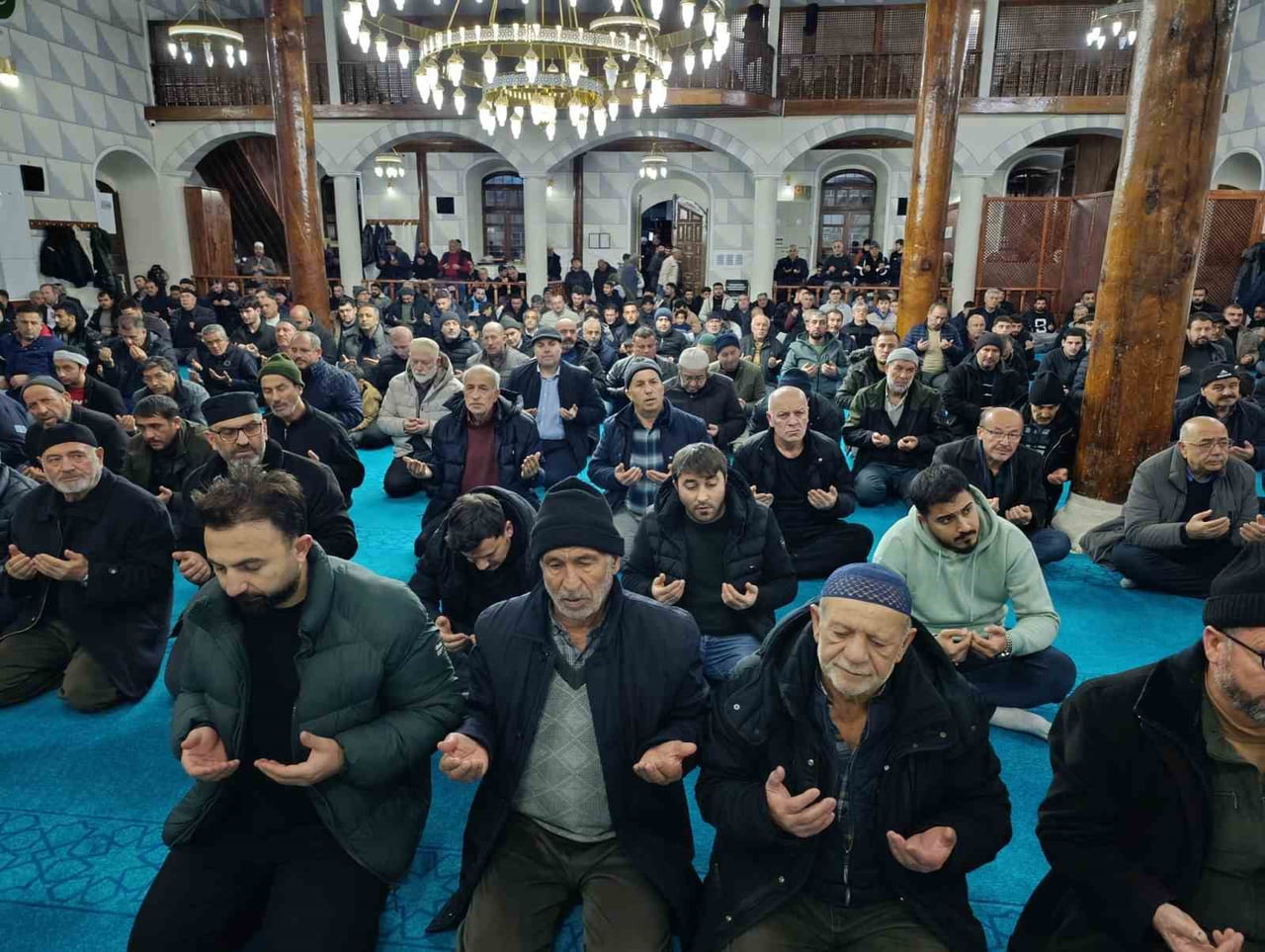 EMİRDAĞ ÇARŞI CAMİİ'NDE ‘REGAİP KANDİLİ’ ÖZEL PROGRAMI GERÇEKLEŞTİRİLDİ