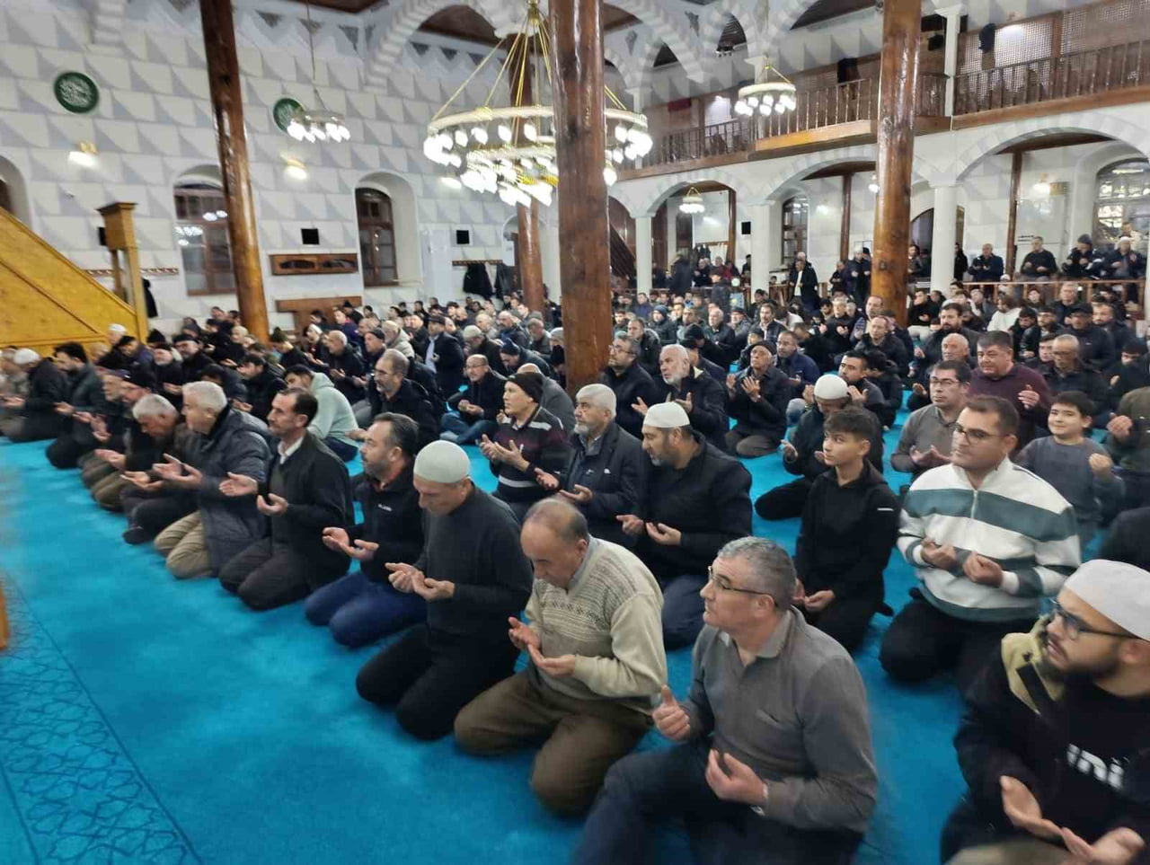 EMİRDAĞ ÇARŞI CAMİİ'NDE ‘REGAİP KANDİLİ’ ÖZEL PROGRAMI GERÇEKLEŞTİRİLDİ