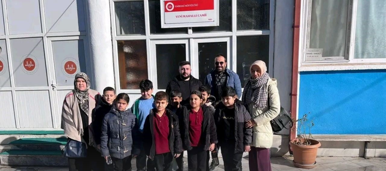 EMİRDAĞ’DA PERİHAN KEMAL ÇUNA İLKOKULU ÖĞRENCİLERİNDEN EMİRDAĞ ŞUBE CAMİİ ZİYARETİ