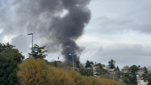 Emirgan'da yangın: Gökyüzünü duman kapladı