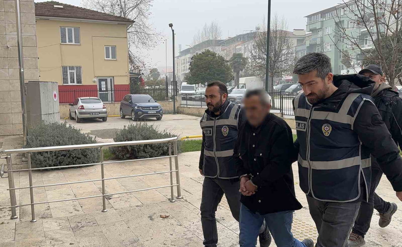 ERBAA İLÇESİNDE ARKADAŞINI SİLAHLA VURULARAK ÖLDÜREN ZANLI ADLİYEYE SEVK EDİLDİ.