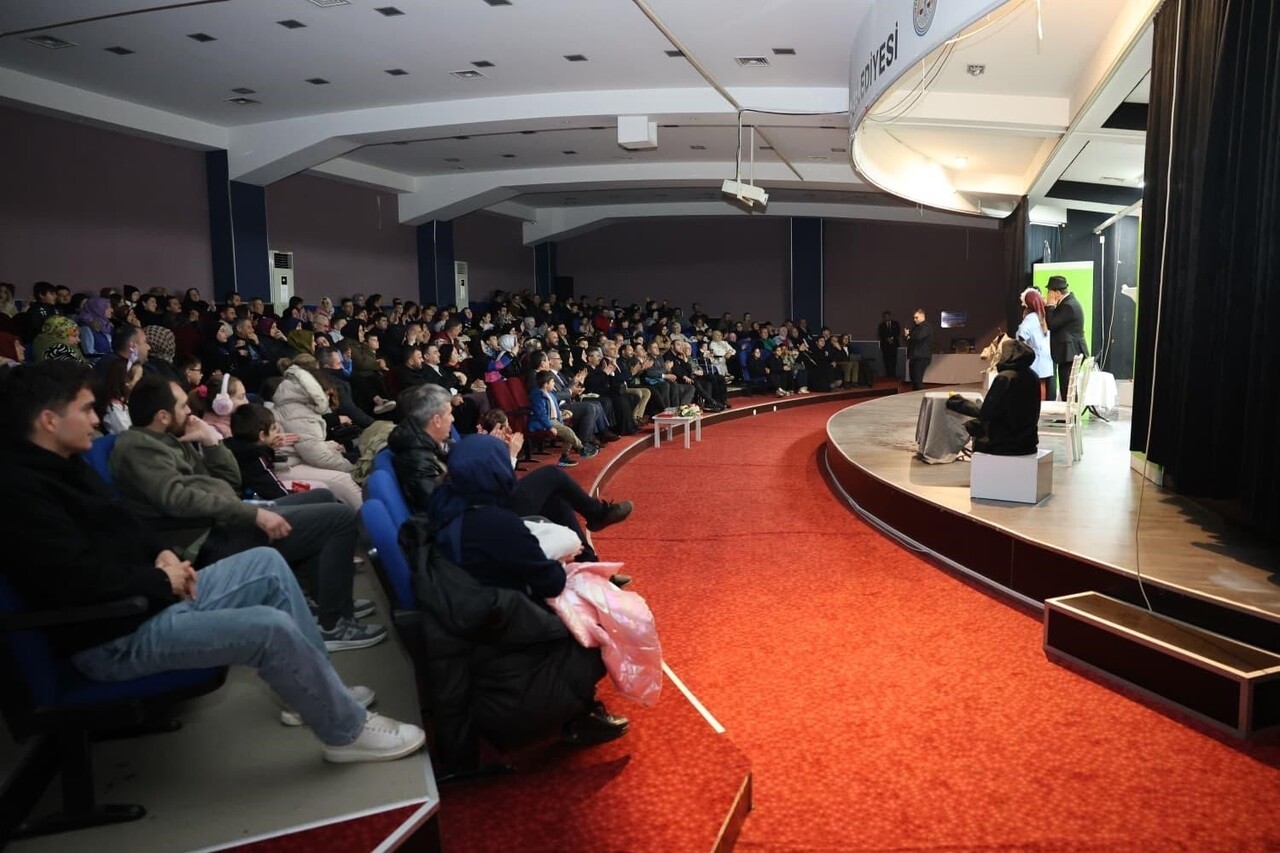 ERENLER'DE KÜLTÜR SANAT ETKİNLİKLERİ KAPSAMINDA "FADIL & FAİK YANLIŞ ANLAMA" ADLI TİYATRO OYUNU...