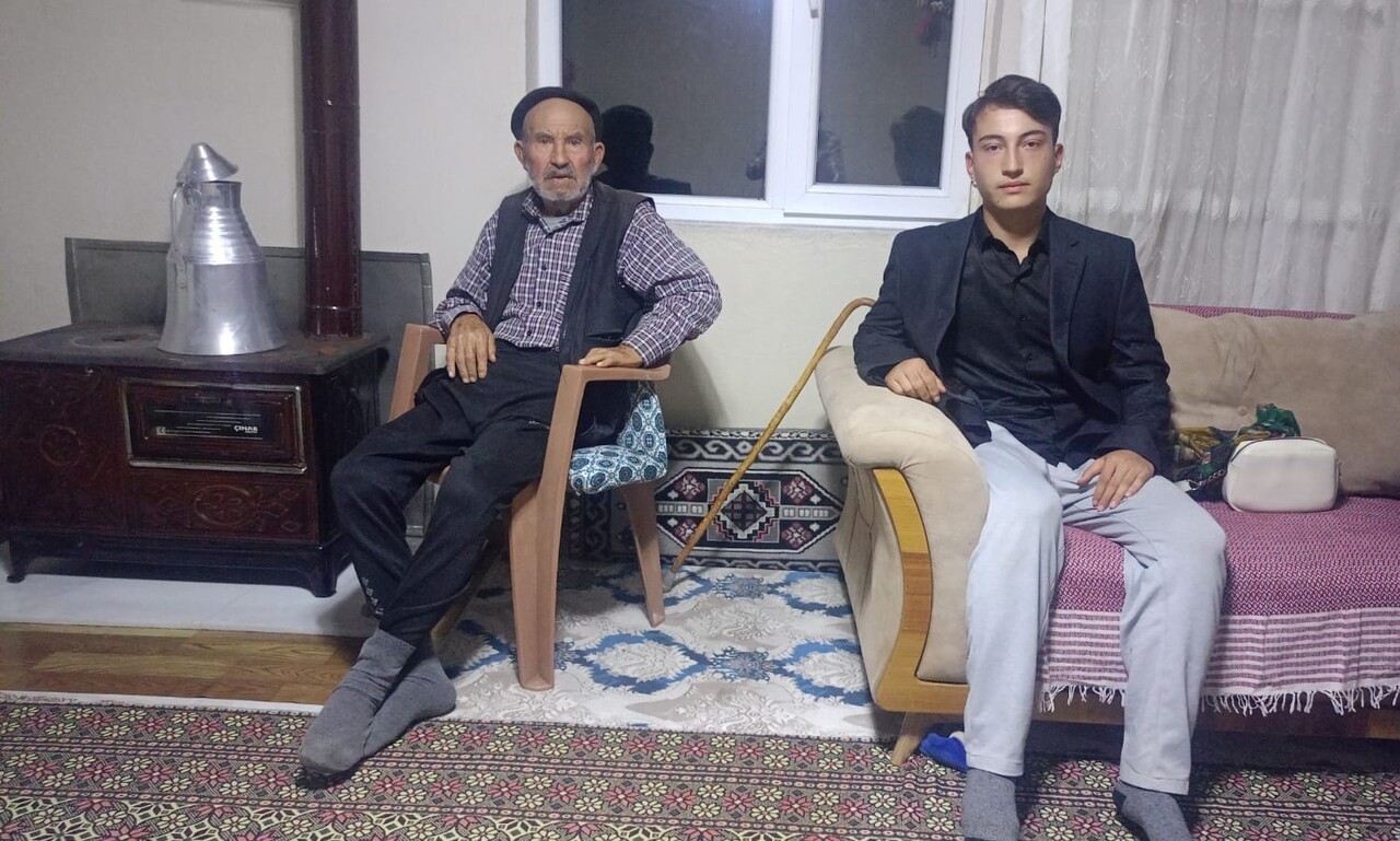 ERTUĞRUL MERİÇ BOYDEMİR (SAĞDA) TARAFINDAN HAZIRLANAN "SÖZDEN EZGİYE: FADİME İLE EFE KADİR’İN...