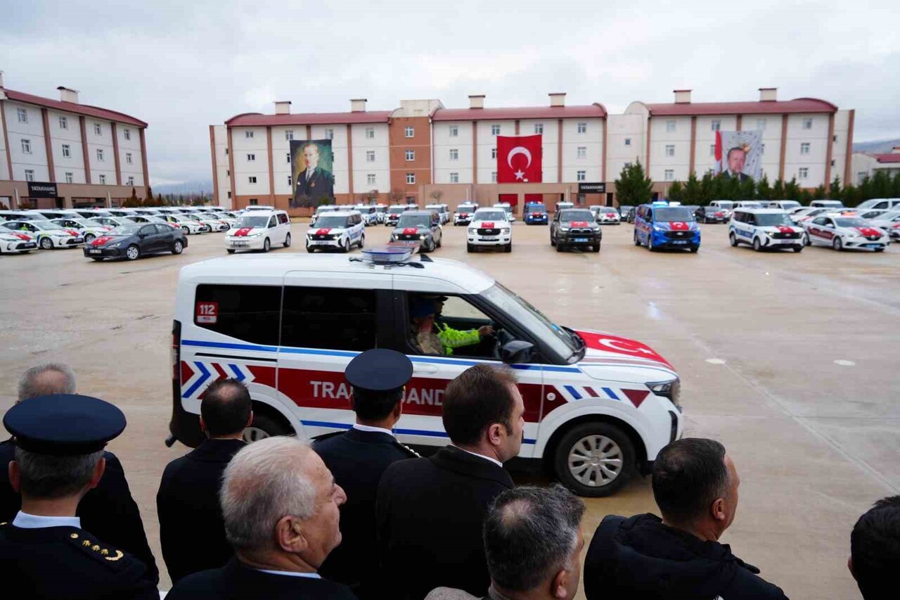 ERZİNCAN’DA EMNİYET VE JANDARMAYA 122 YENİ HİZMET ARACI TESLİM EDİLDİ