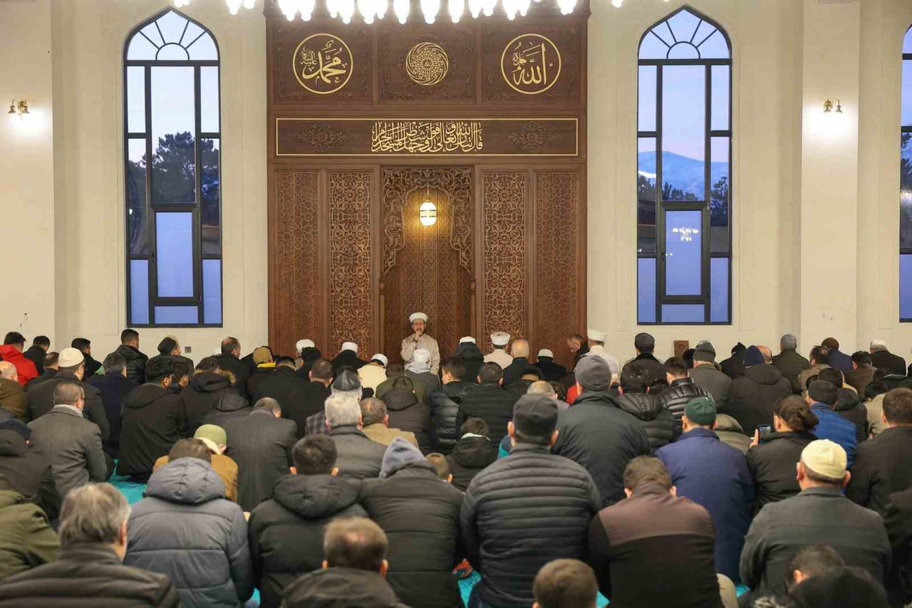 ERZİNCAN’DA ÜÇ AYLAR BAŞLANGICINDA TERZİBABA KÜLLİYESİ’NDE SABAH NAMAZI PROGRAMI...