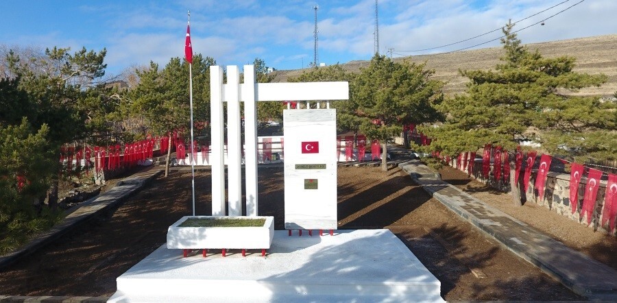 ERZURUM'DA 59 YIL ÖNCE 247. PİYADE ALAYI KOĞUŞU'NDA ÇIKAN YANGINDA ŞEHİT OLAN 65 ASKERİN YÜREK...