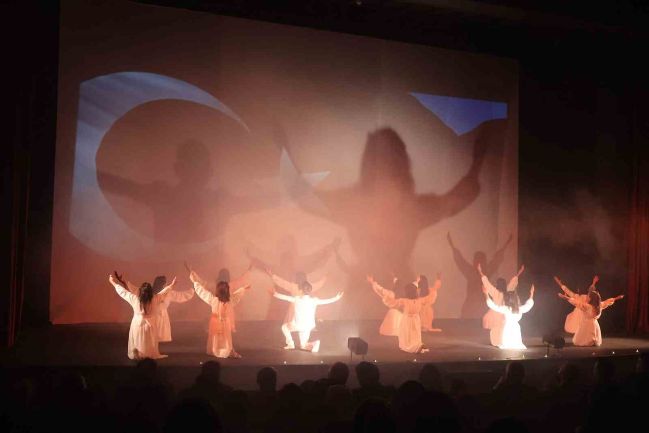 ERZURUM AİLE VE SOSYAL HİZMETLER İL MÜDÜRLÜĞÜ İLE DEVLET TİYATROLARI İŞ BİRLİĞİNDE, “SAHNEDE...