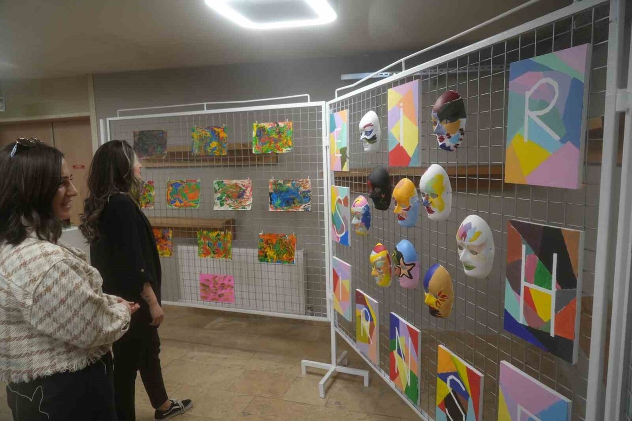 ERZURUM’DA 4 AY SÜREN ETKİNLİK SONUNDA ÖZEL GEREKSİNİMLİ 12 KIZ ÇOCUĞUNUN YAPTIĞI ESER MUZ...