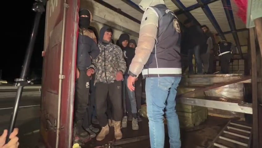 ERZURUM EMNİYET MÜDÜRLÜĞÜ’NE BAĞLI EKİPLER, BİR AY İÇİNDE 203 DÜZENSİZ GÖÇMEN...