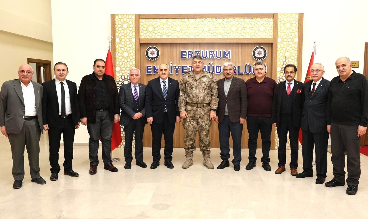 ERZURUM KENT KONSEYİ BAŞKANI HÜSEYİN TANFER, YÜRÜTME KURULU ÜYELERİ İLE BİRLİKTE ERZURUM İL...
