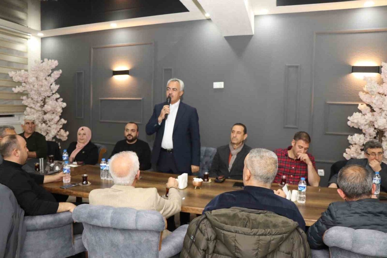 ERZURUM’UN OLTU İLÇESİNDE BELEDİYE YÖNETİMİ, SİYASİ PARTİ TEMSİLCİLERİ VE ESNAF, 25 MART SPOR...