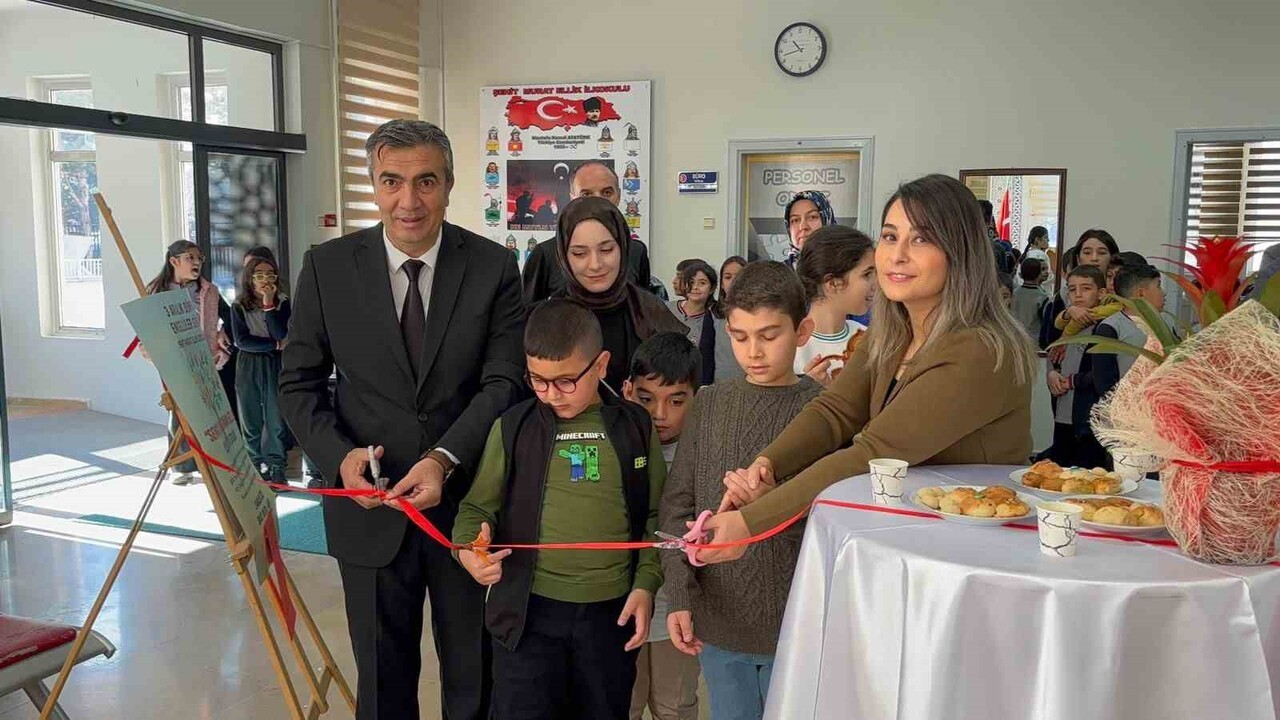 ERZURUM’UN PALANDÖKEN İLÇESİNDE BULUNAN ŞEHİT MURAT ELLİK İLKOKULU ÖĞRENCİLERİ 3 ARALIK DÜNYA...