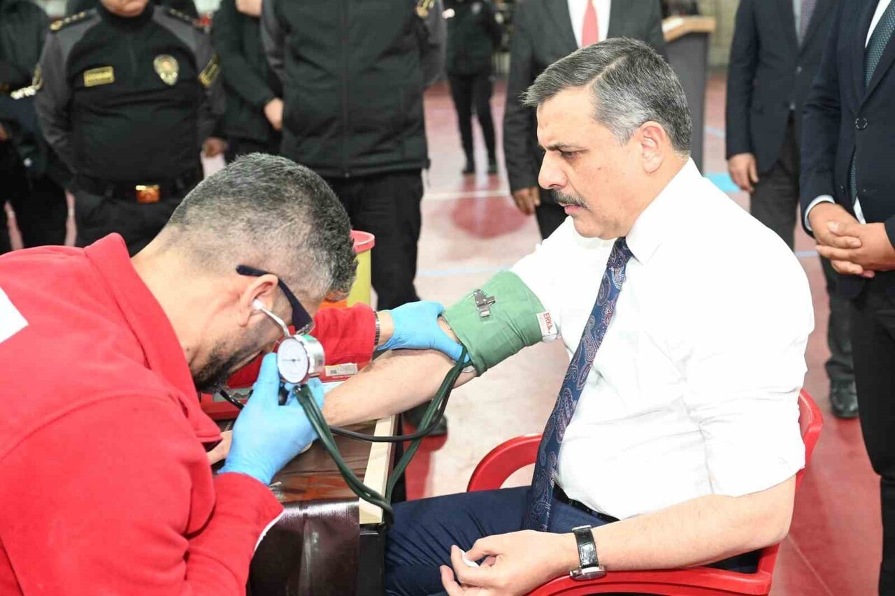 ERZURUM VALİSİ MUSTAFA ÇİFTÇİ, POLİS MESLEK EĞİTİM MERKEZİ’NDE DÜZENLENEN KAN BAĞIŞI PROGRAMINA...