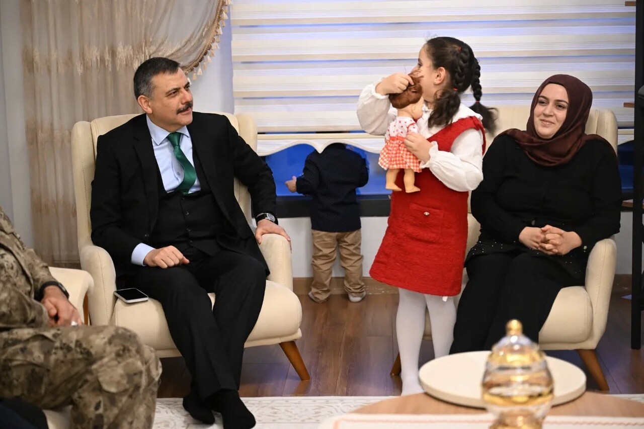 ERZURUM VALİSİ MUSTAFA ÇİFTÇİ,  YILINDA BİTLİS’TE ŞEHİT OLAN POLİS MEMURU ERTUĞRUL KIRIK’IN...