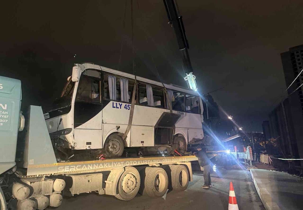 ESENYURT'TA KONTROLDEN ÇIKARAK ŞARAMPOLE YUVARLANAN VE 4 KİŞİNİN ÖLÜMÜYLE SONUÇLANAN KAZAYA...
