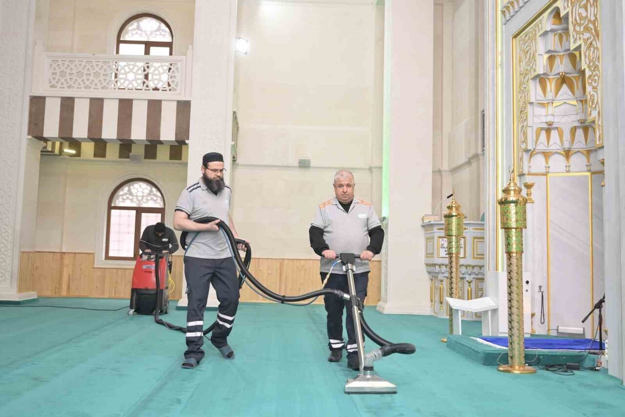 ESENYURT BELEDİYESİ, ‘CAMİ HİJYEN PROJESİ’ KAPSAMINDA İLÇE GENELİNDEKİ TÜM CAMİLERDE TEMİZLİK...